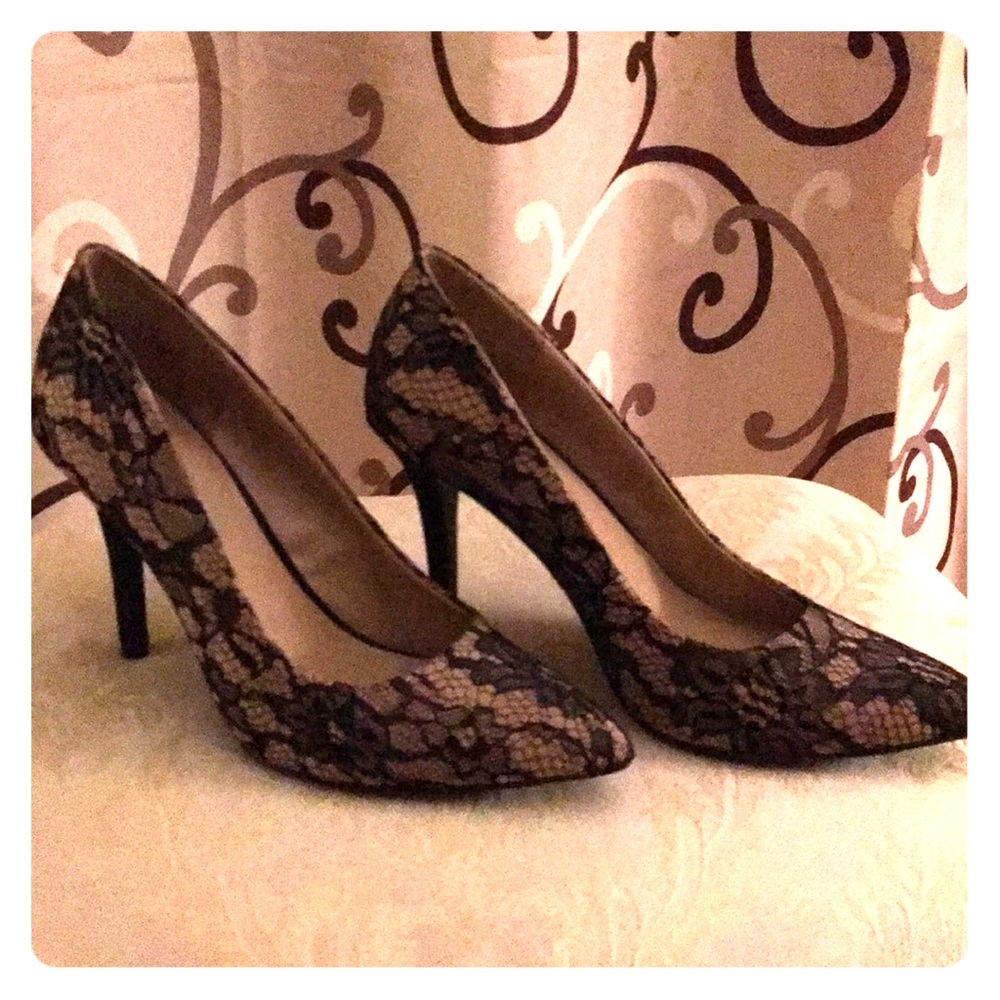 Cosmopolitan black lace fabric heels.